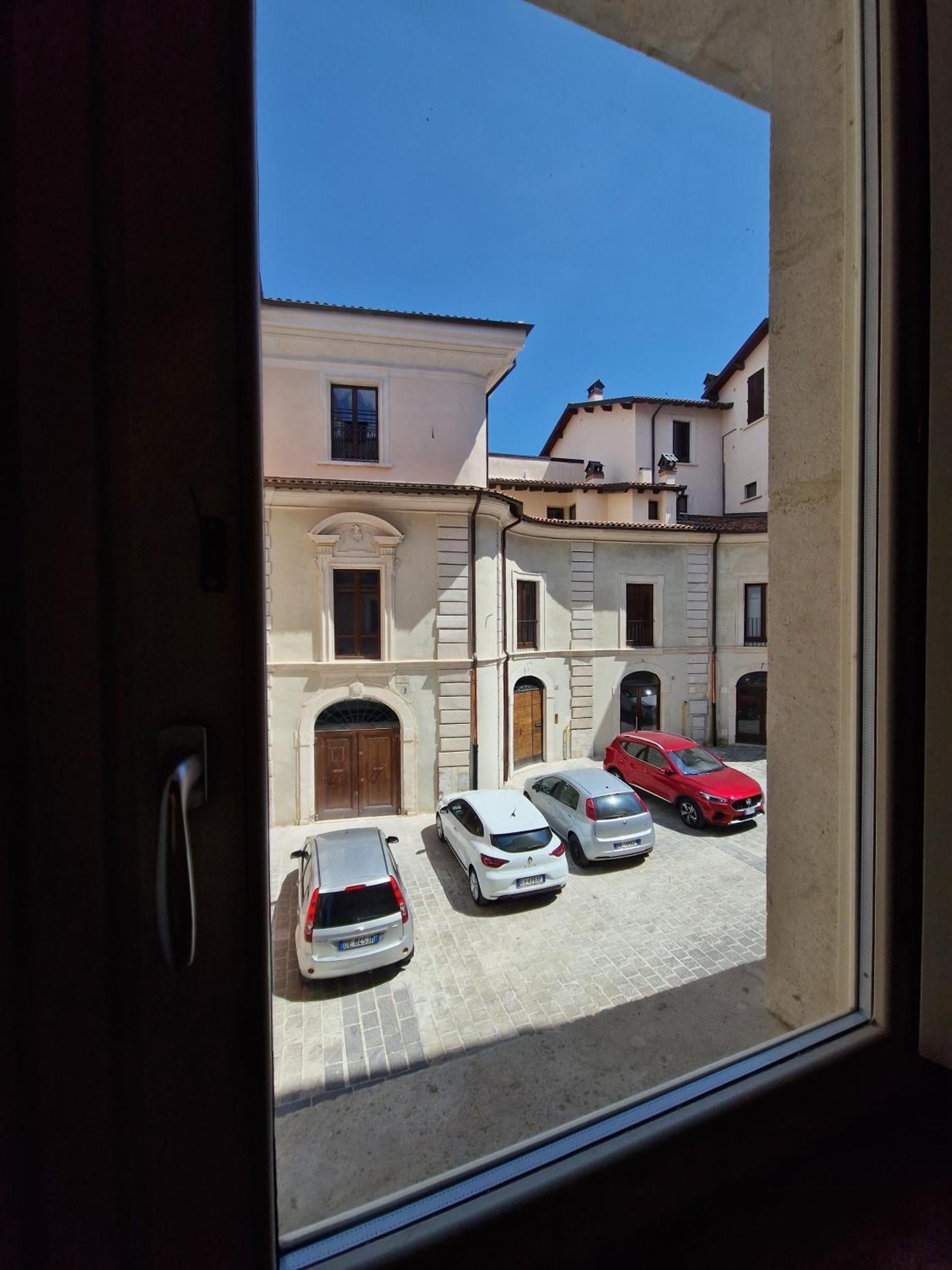 Piazza Cavour Bed & Breakfast LʼAquila Екстериор снимка